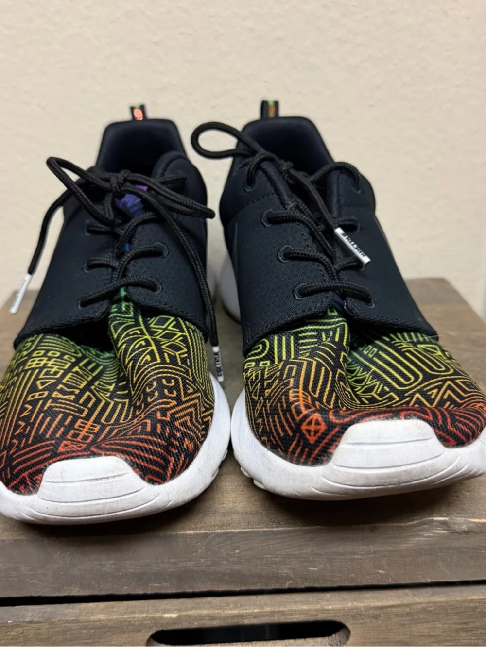 Nike Roshe One #BETRUE sneakers mens 7 womens 8.5